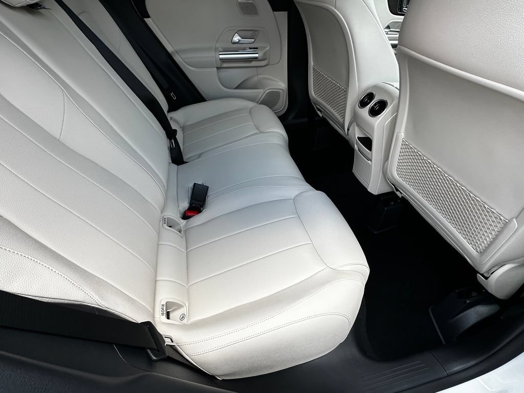 New 2026 Polar White Mercedes-Benz GLA 250 image 18