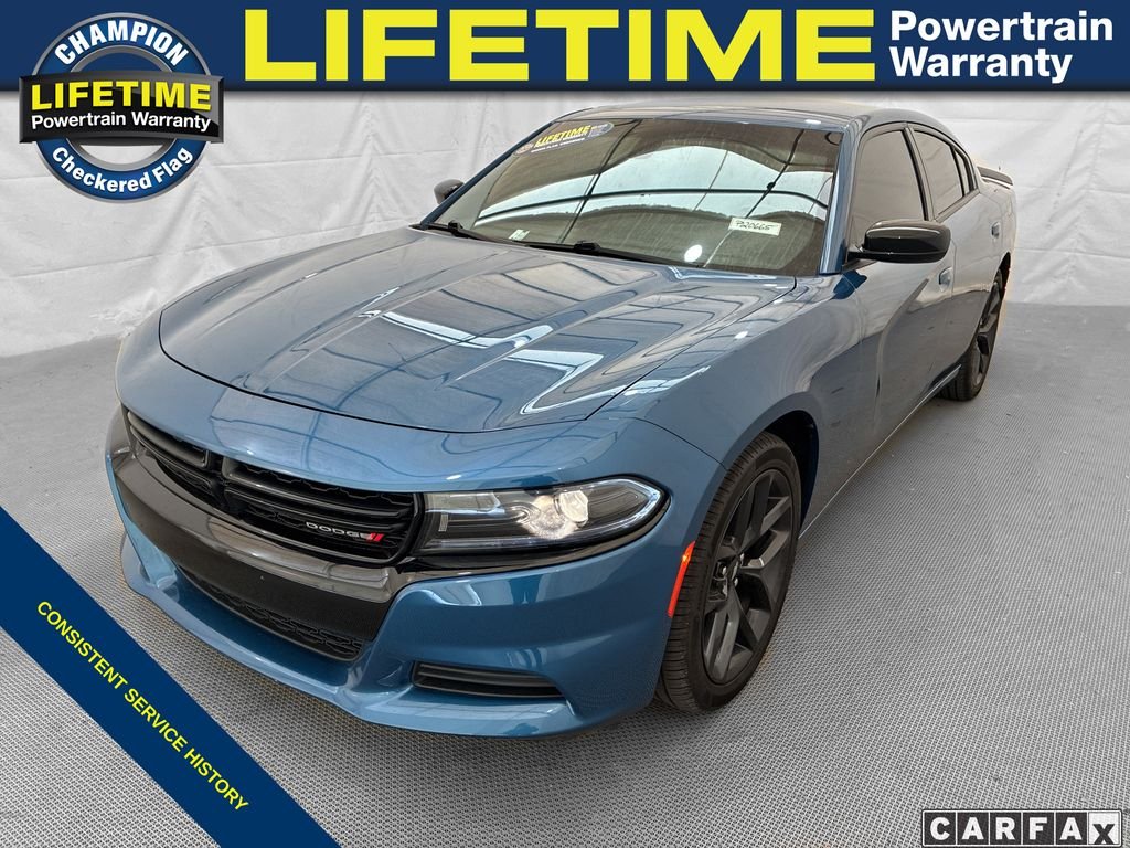Used 2022 Frostbite Dodge SXT image 1