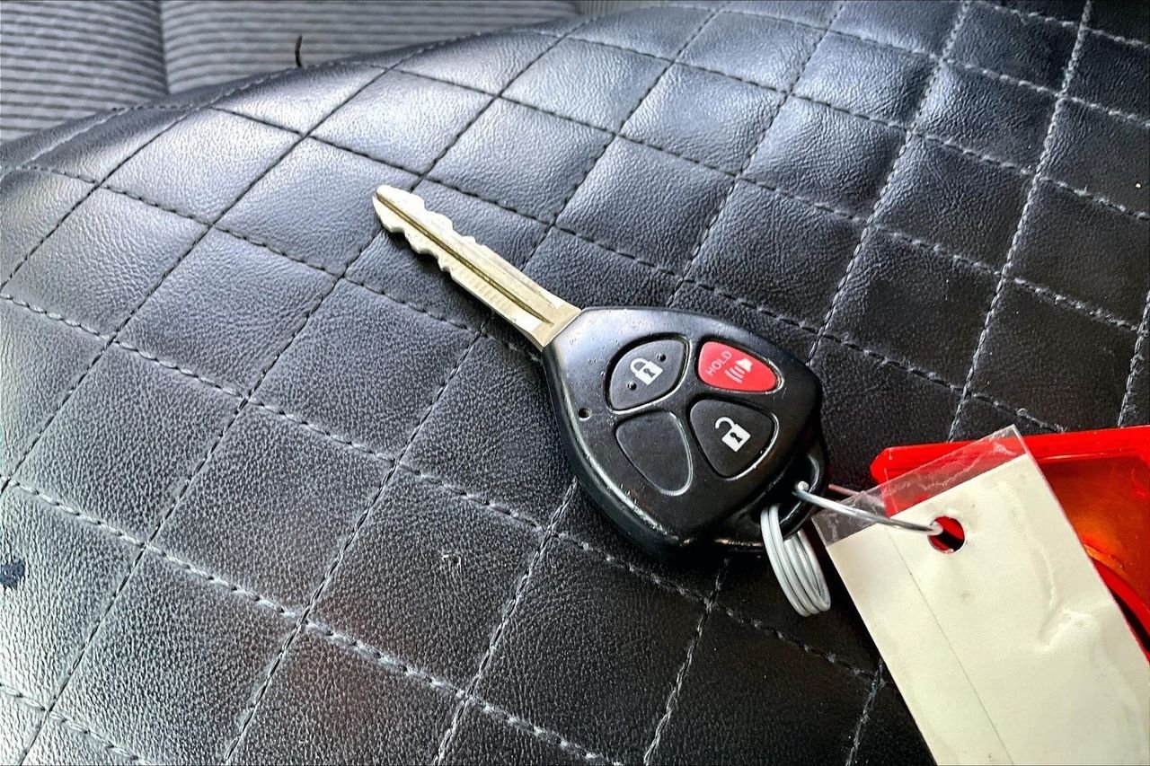 Used 2018 Gray Toyota SR5 image 34