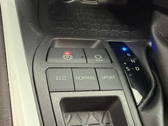 Used 2022  Toyota XLE image 26