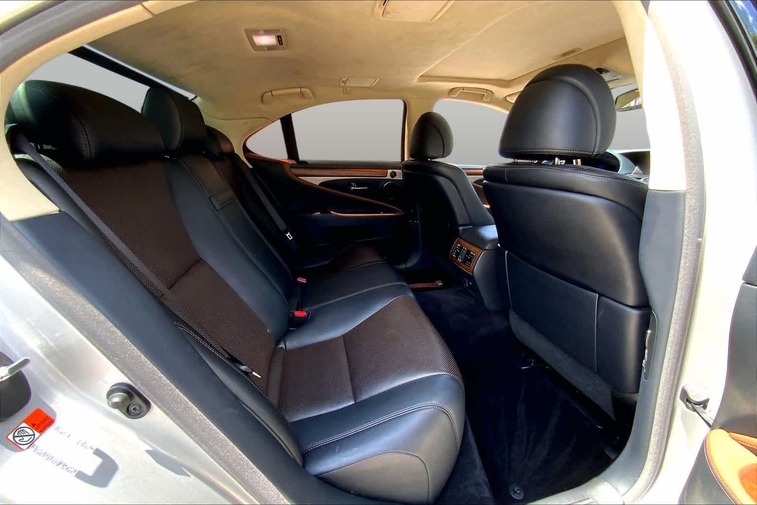Used 2015 Liquid Platinum Lexus  image 20