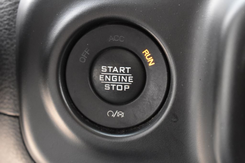 Used 2022 Crystal Metallic Jeep Sport image 40