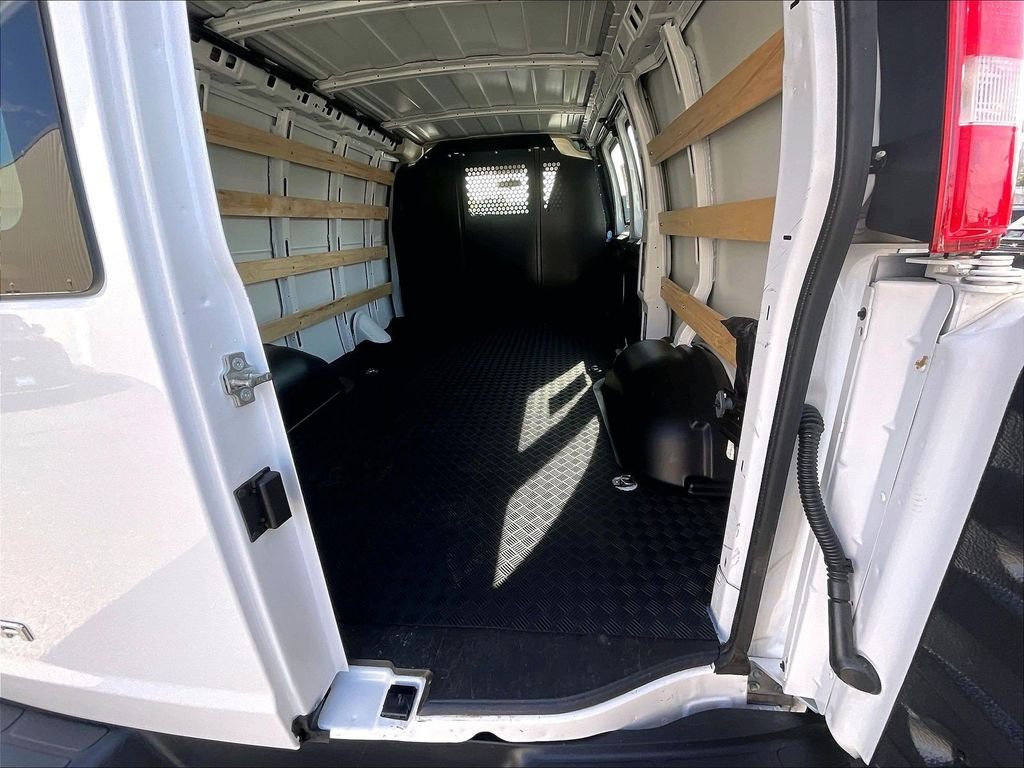 Used 2025 White GMC Work Van image 15