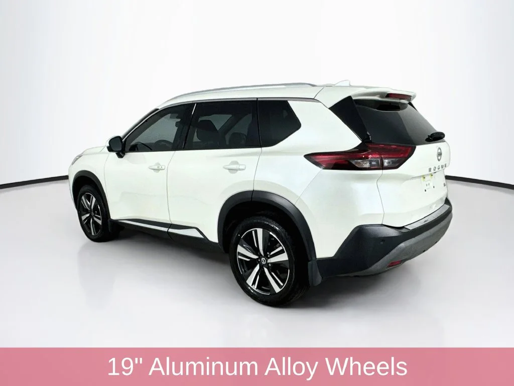 Used 2021 White Nissan SL image 5