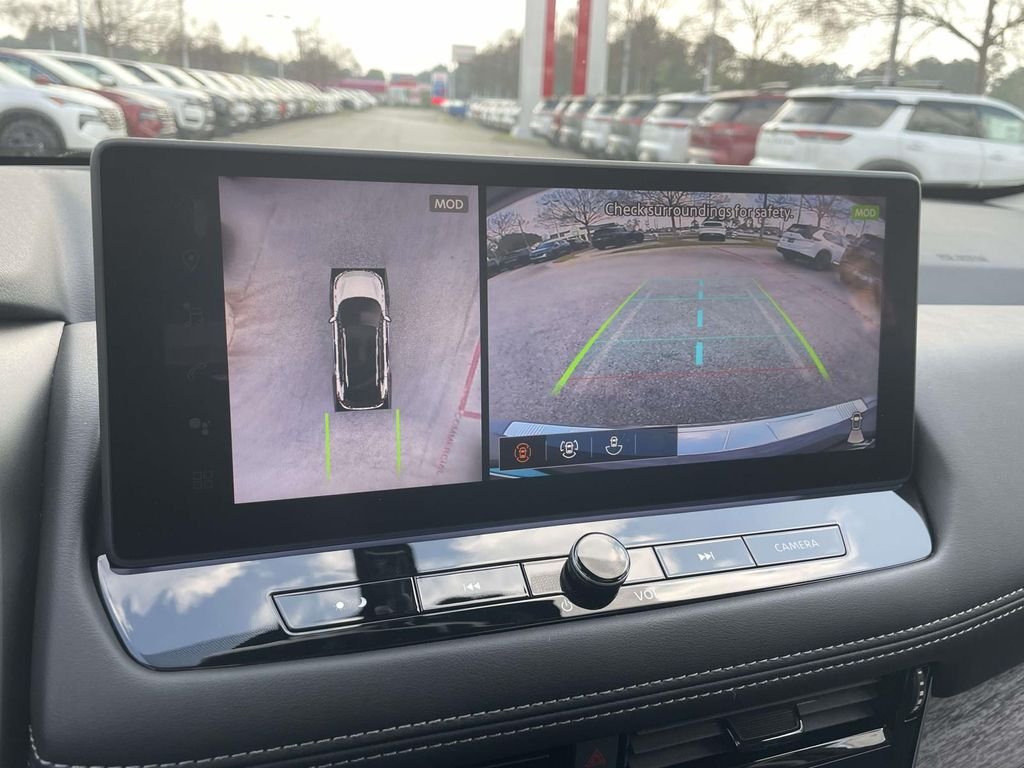 New 2026 Boulder Gray Pearl / Super Black Two-tone Nissan Platinum image 26