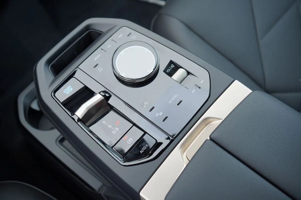 2026 BMW iX 45 - Photo 18