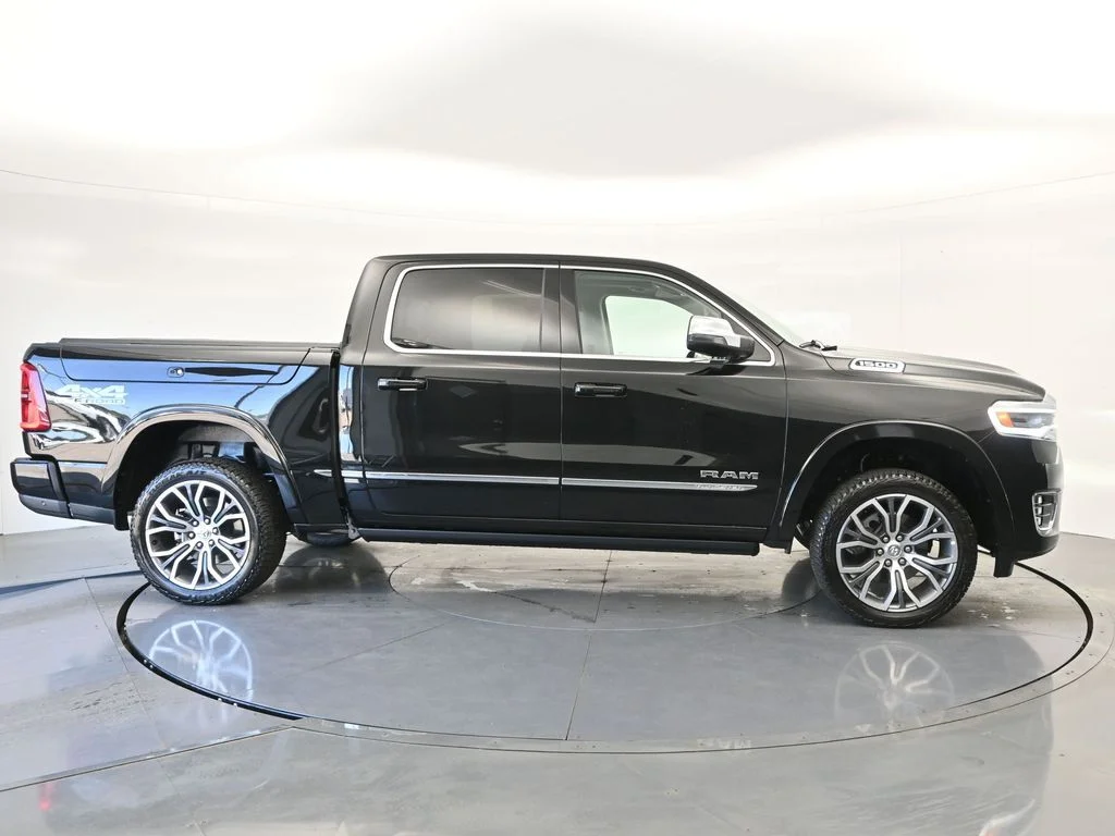 New 2026 Diamond Black Crystal Pearl-Coat Exterior Paint RAM Tungsten image 6