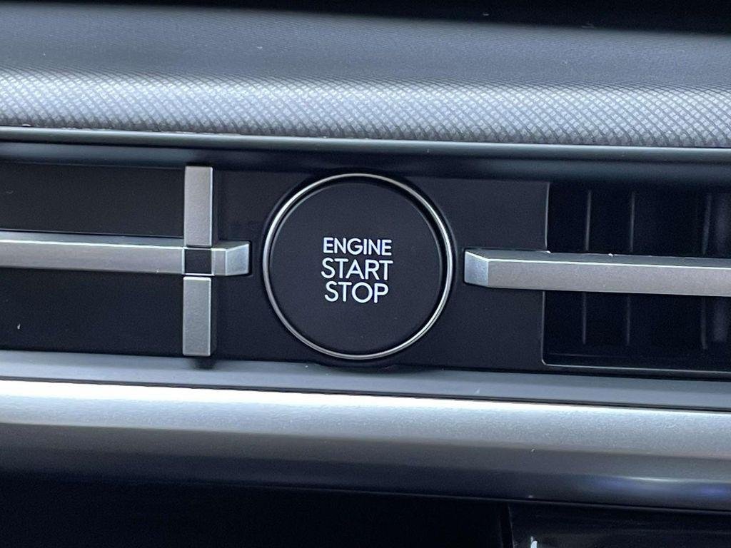 New 2027 White Hyundai SEL AWD image 34
