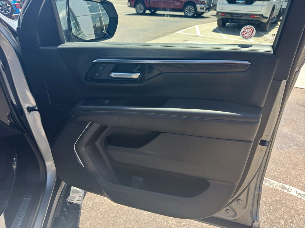 Used 2025 Gray Chevrolet Z71 image 9