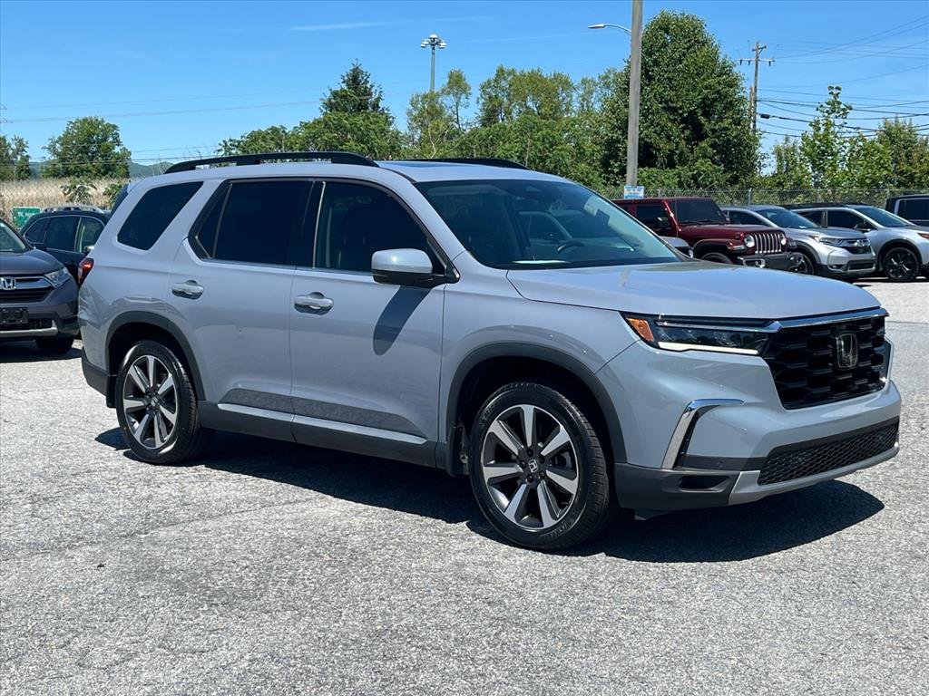 2025 Honda Pilot Touring 2WD's photo