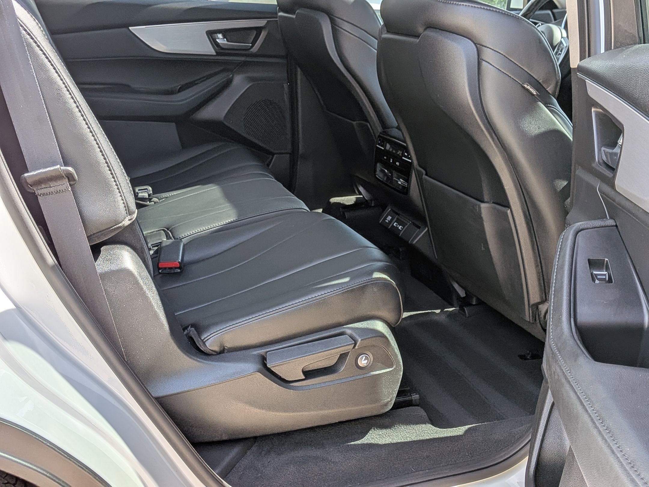 Used 2023 Platinum White Pearl Acura SH-AWD image 29