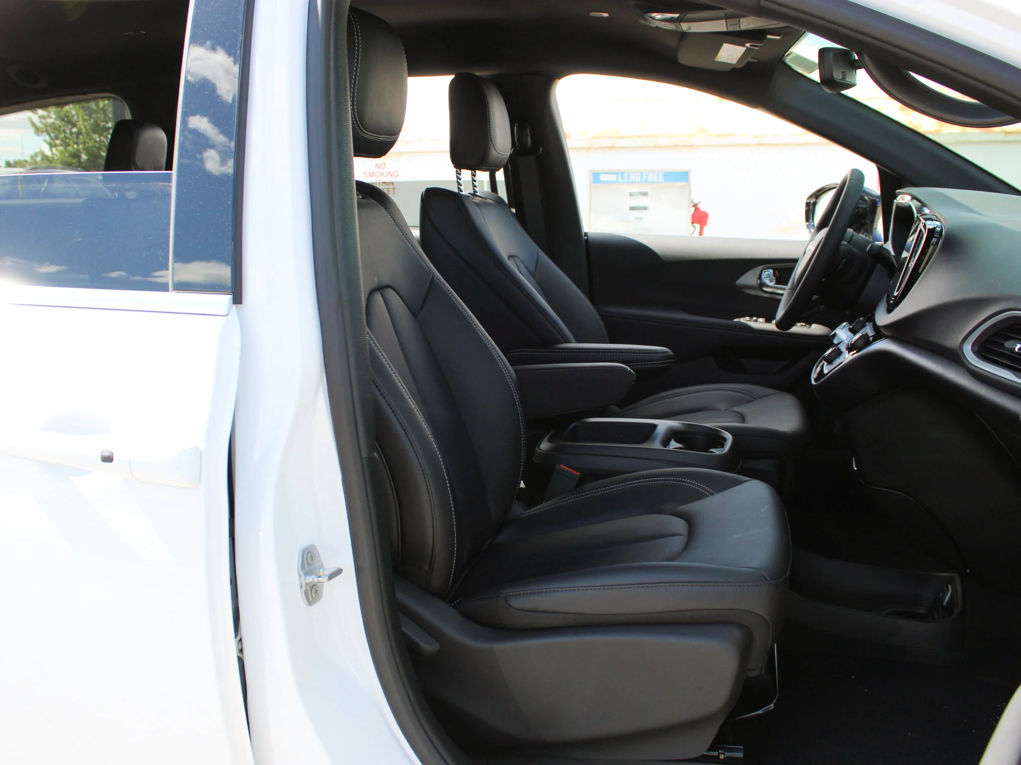 Used 2025 White Chrysler SXT*, Remote Start, Heated Leather, Lane Departure Warning image 12