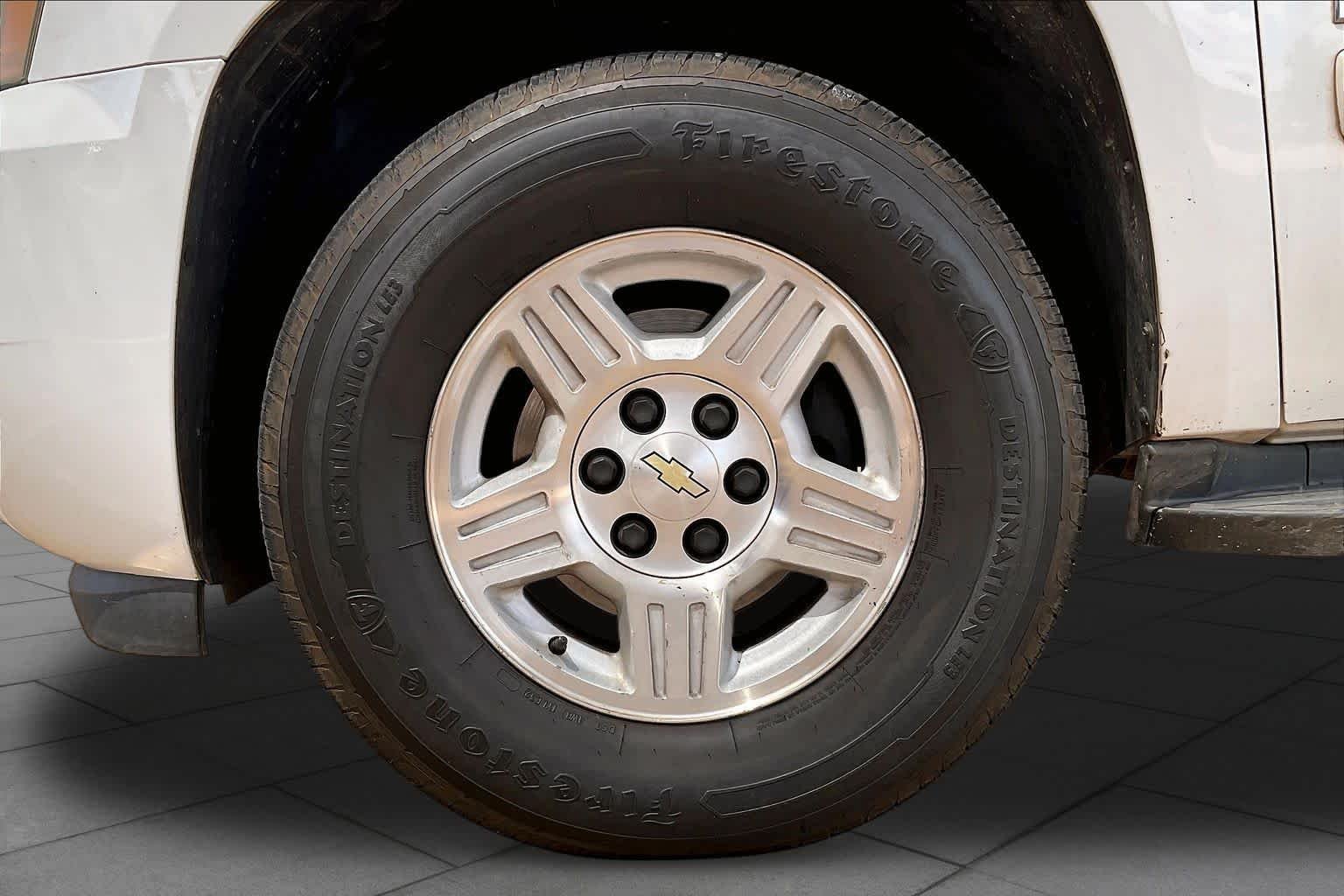 Used 2008 SUMMIT WHITE Chevrolet LS image 9