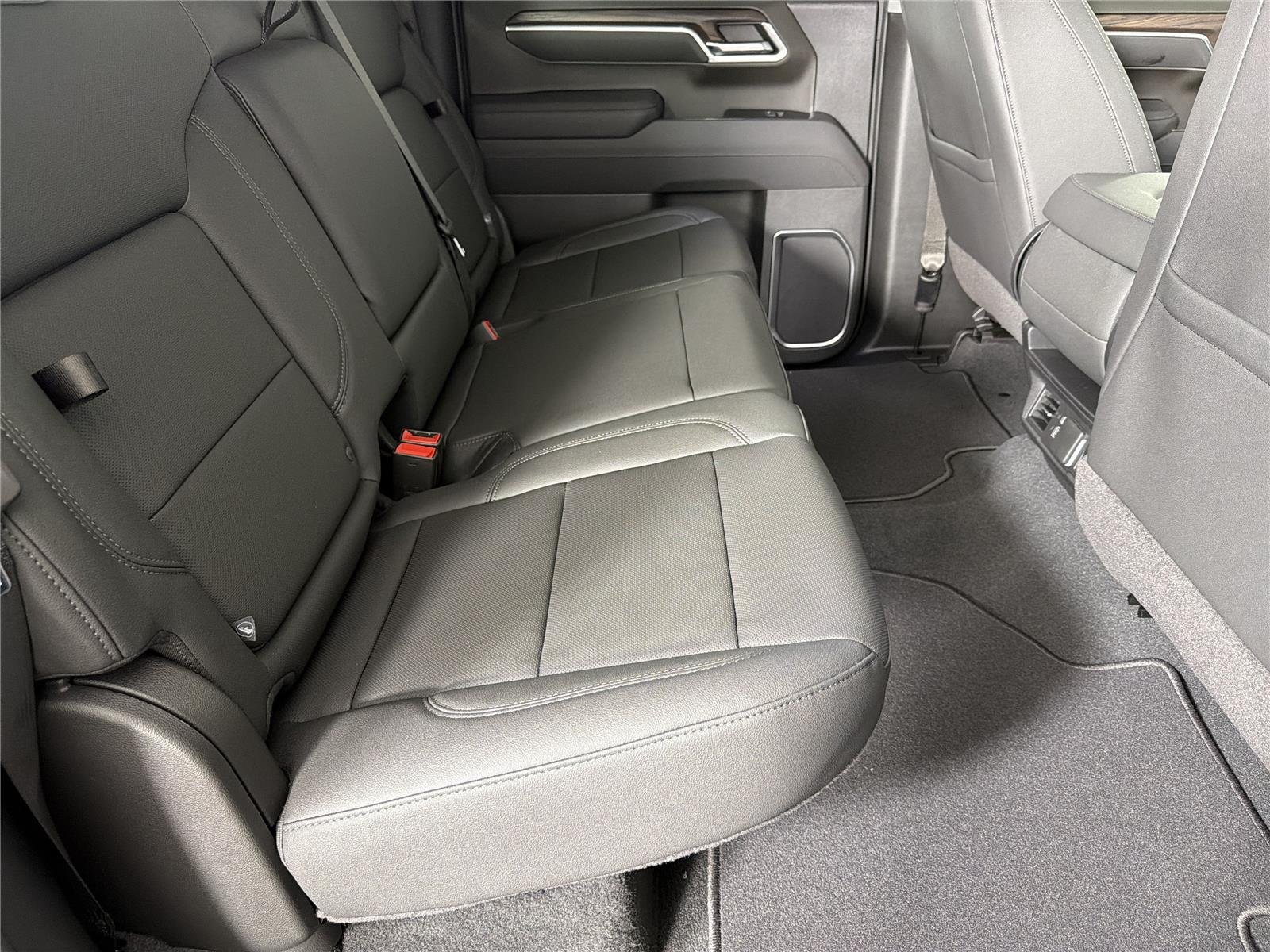 2026 GMC Sierra 1500 SLT - Photo 13