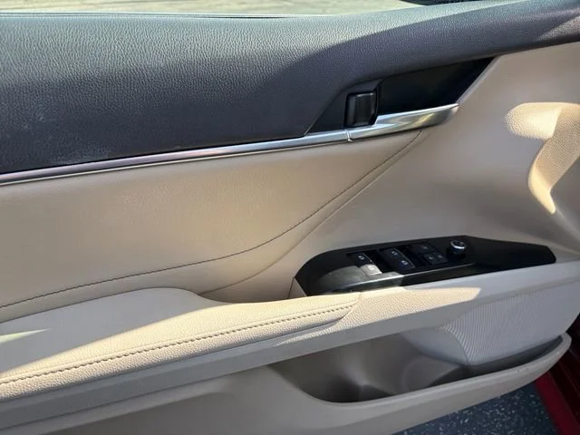 Certified Used 2018 Red Metallic Toyota XLE V6 image 13