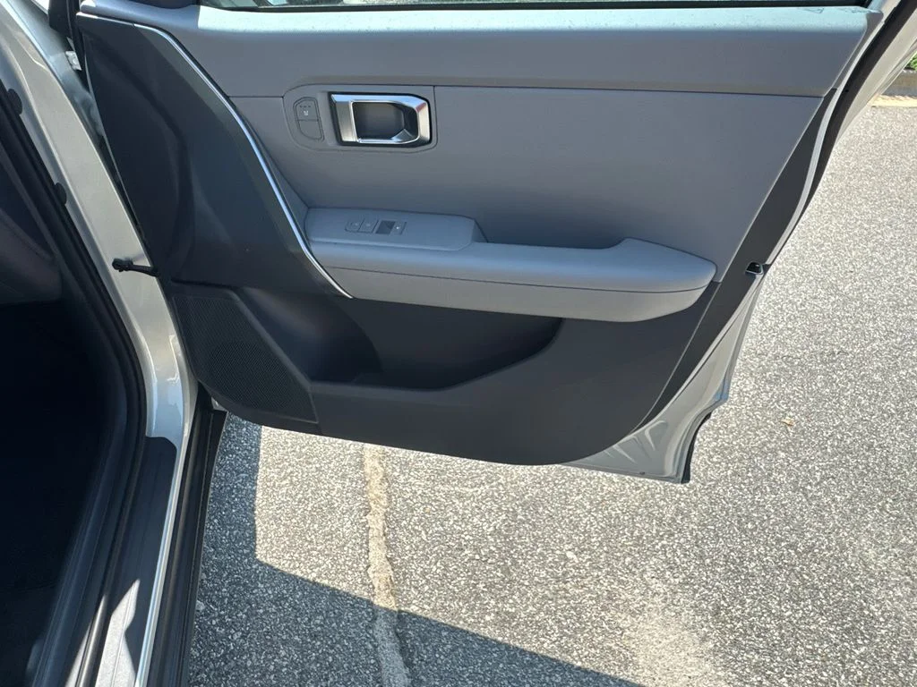 New 2027 Ivory Silver Kia EX image 14
