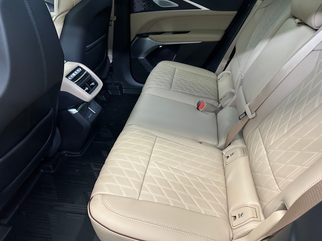 New 2026 Vibrant White Tricoat Cadillac Signature Luxury image 18