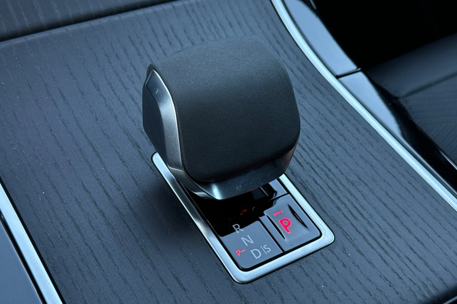 New 2024 Varesine Blue Land Rover Dynamic HSE image 21