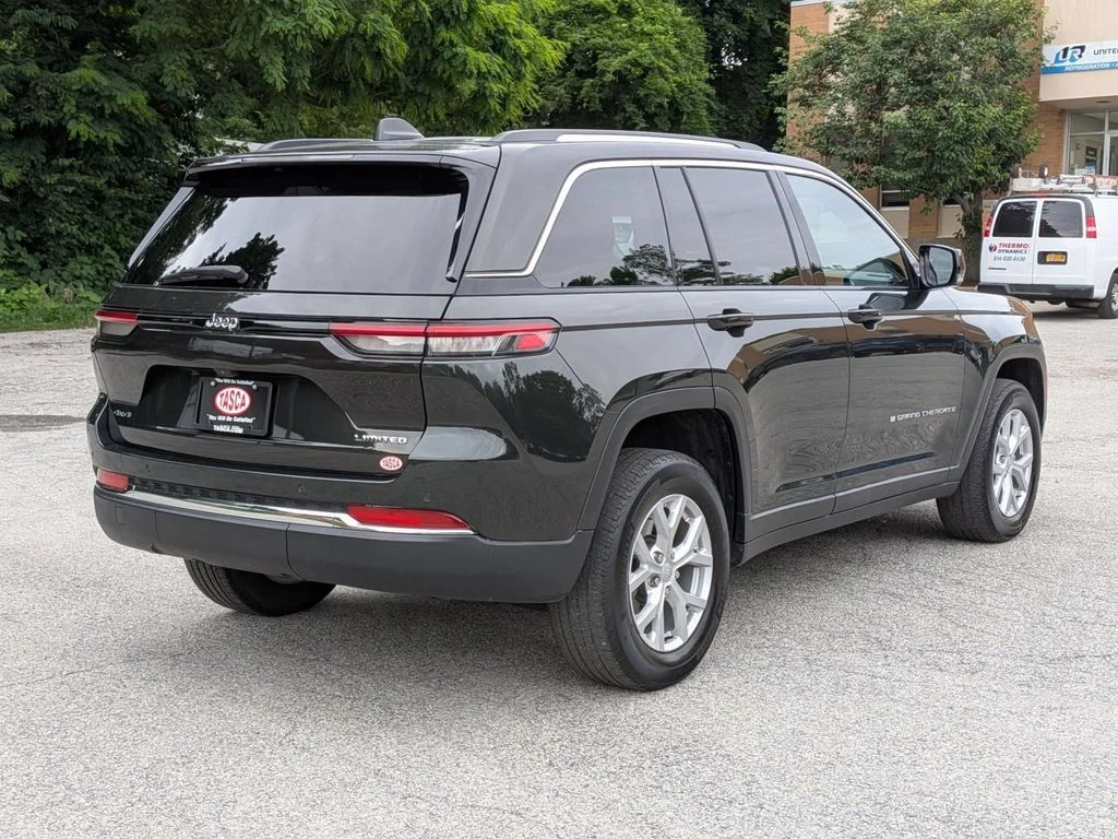 Used 2023 Brown Jeep Limited image 3