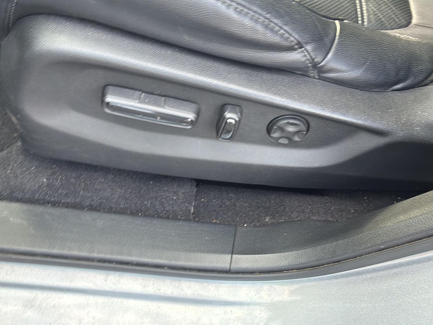 Used 2018 Lunar Silver Metallic Honda EX-L image 11
