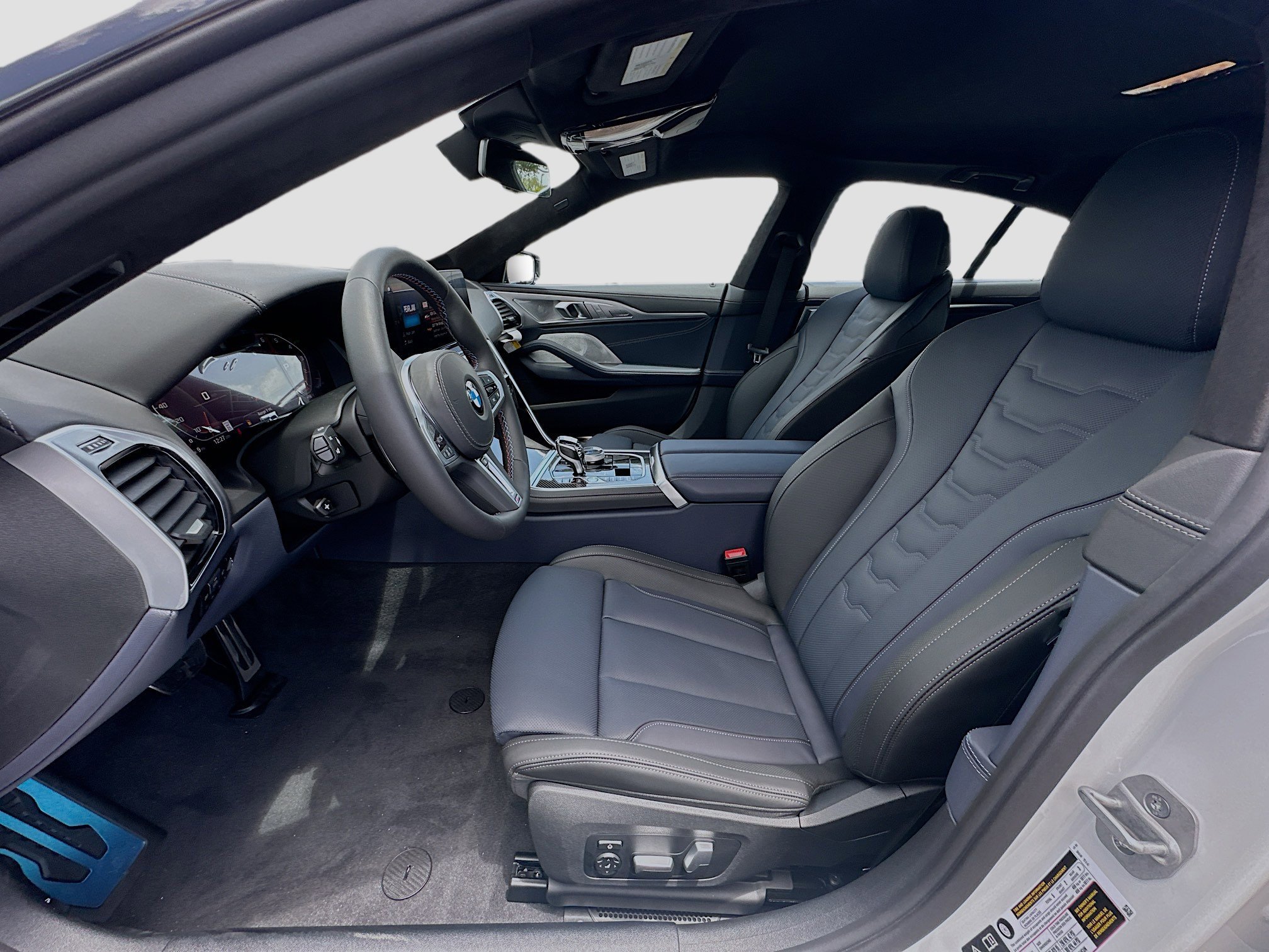 2026 BMW 8 Series M850i - Photo 15