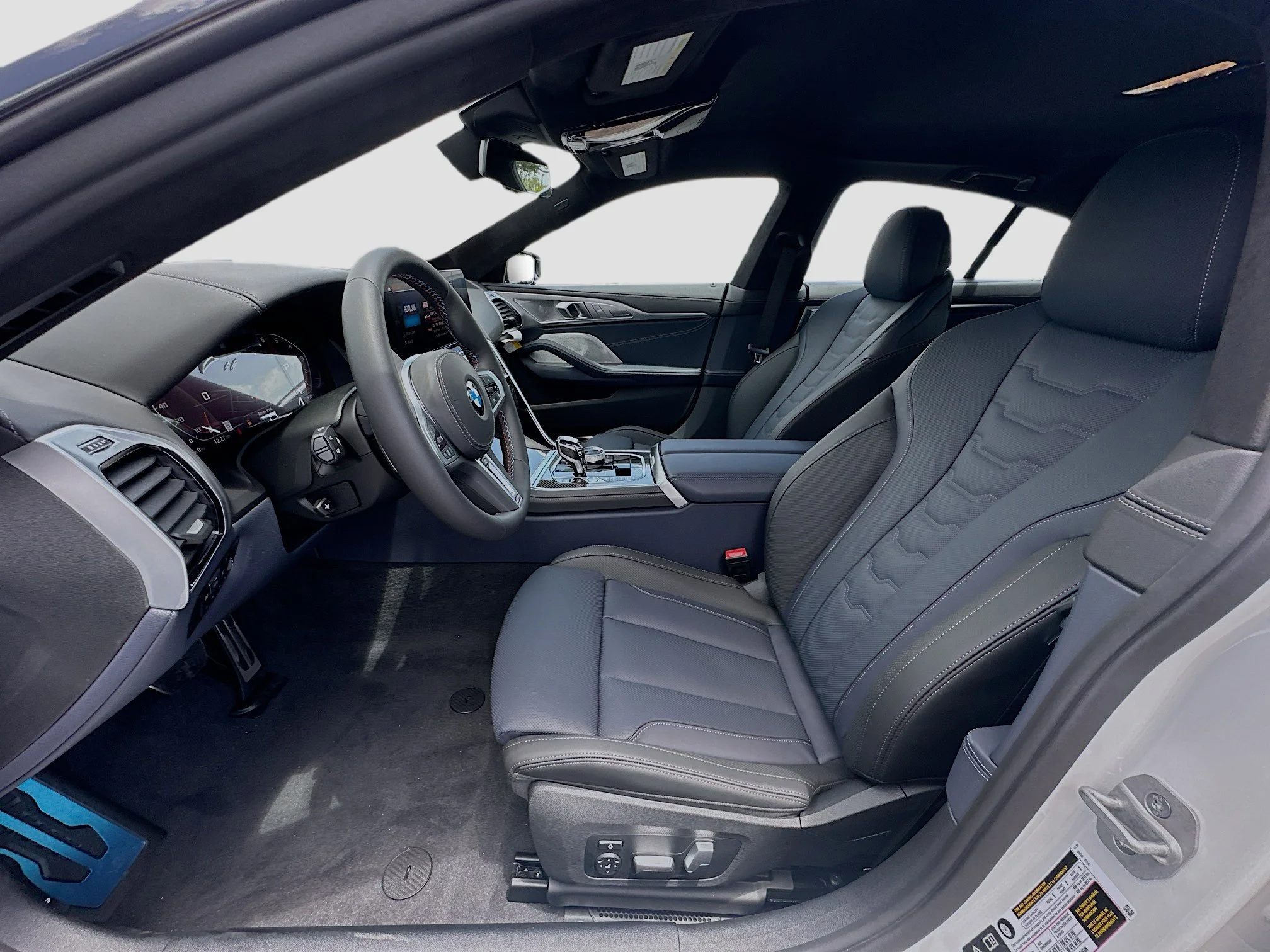 2026 BMW 8 Series M850i - Photo 15