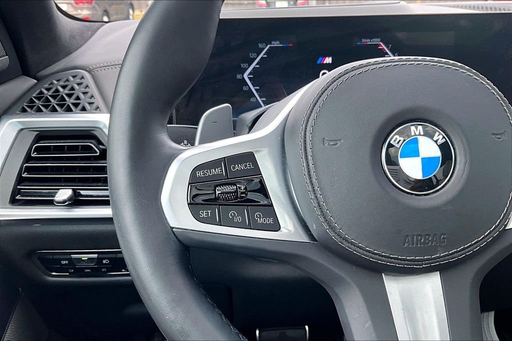 Used 2023 Gray BMW xDrive40i image 9
