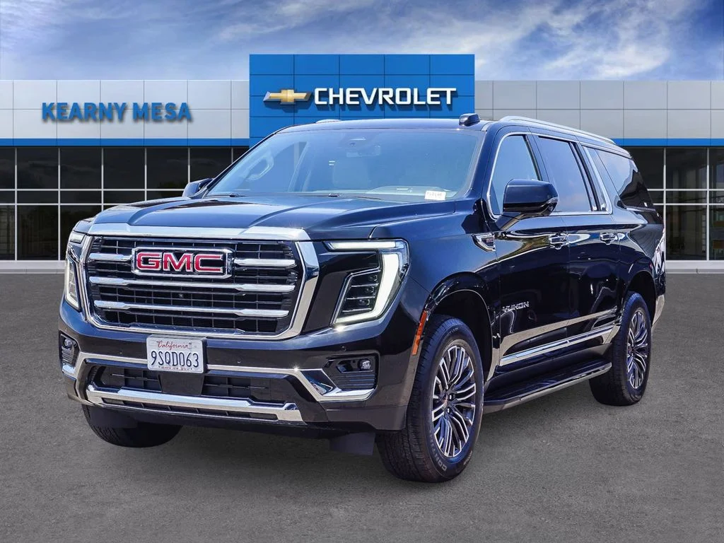 Used 2025 Black GMC Elevation image 3
