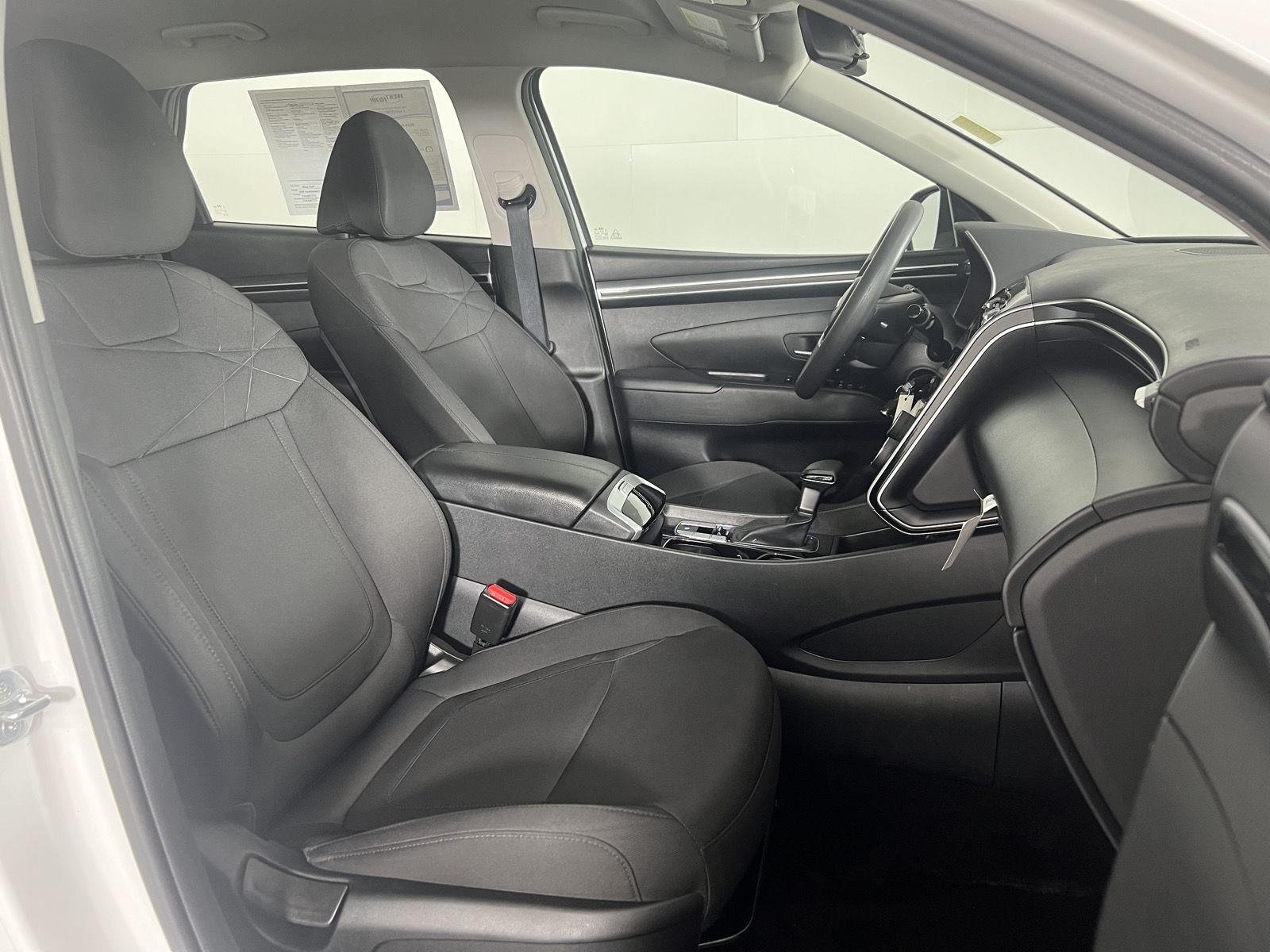 Used 2024 White Pearl Hyundai SE image 18