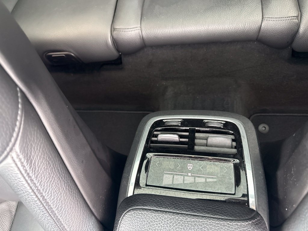 Used 2019  Volvo T5 Inscription image 17