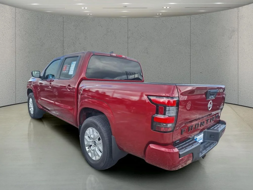 Used 2023 Red Nissan SV image 3