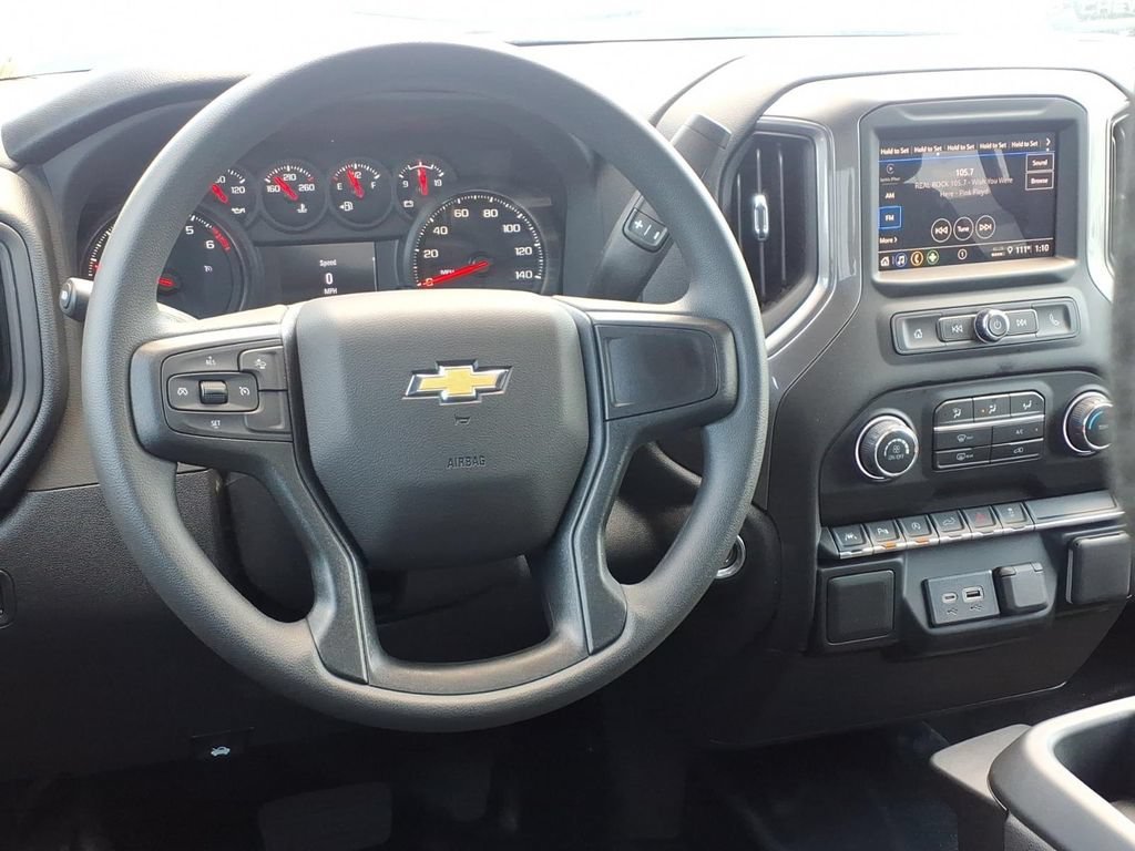New 2026 Summit White Chevrolet WT image 5