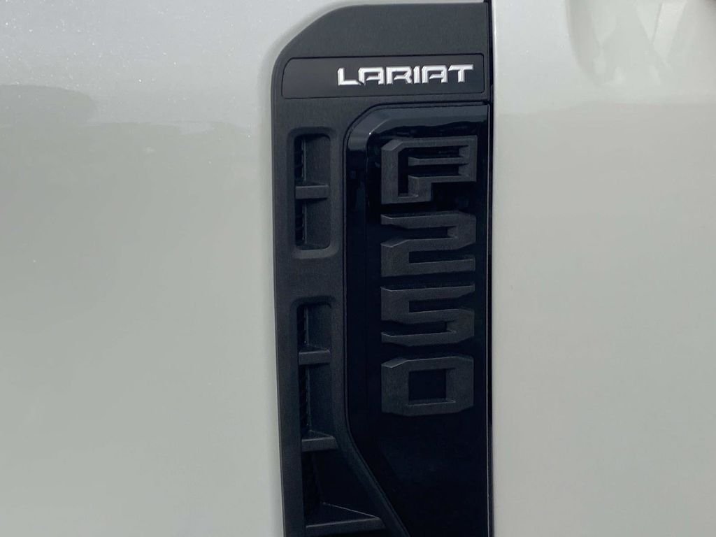 New 2026 Star White Metallic Tri-Coat Ford F-250® Lariat® image 8