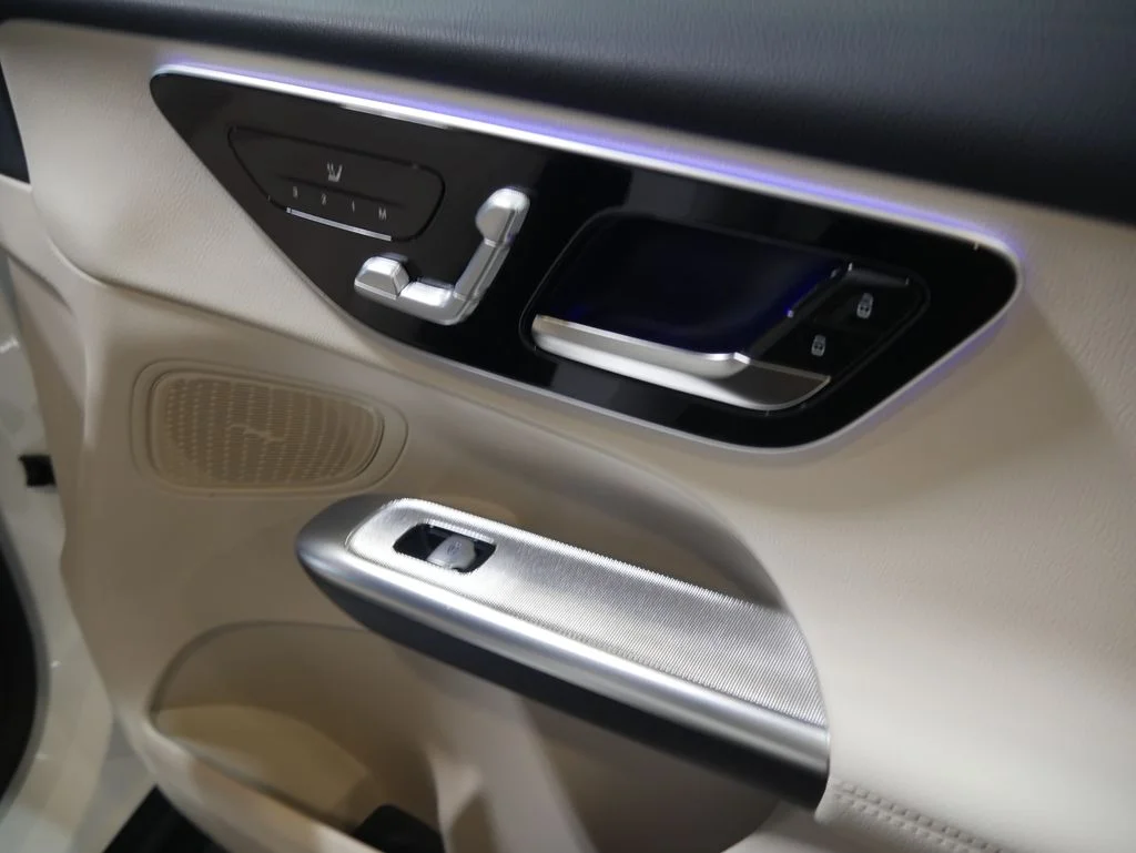 New 2026 Polar White Mercedes-Benz GLC 300 image 26