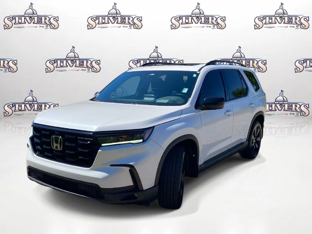 Certified Used 2025  Honda Black Edition image 3