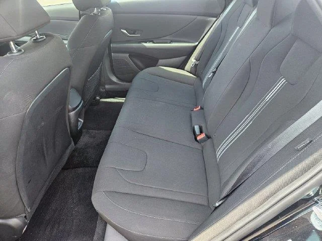 Used 2025  Hyundai SEL Sport image 25