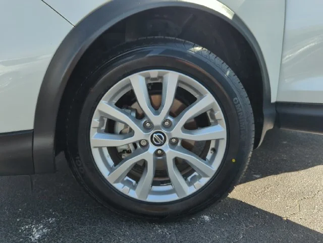 Used 2022 White Nissan SV image 47