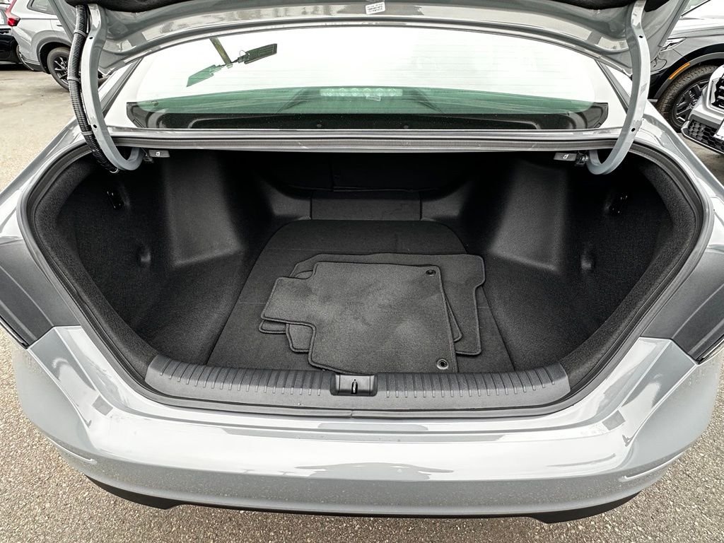 Used 2025 Gray Honda SE image 9