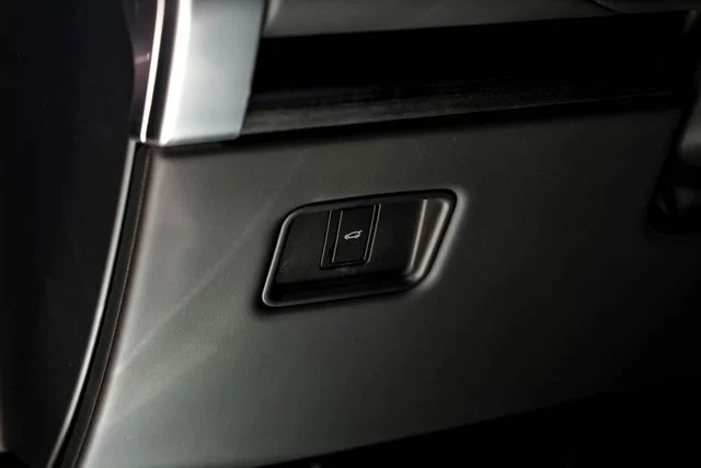 New 2026  Land Rover SE image 36