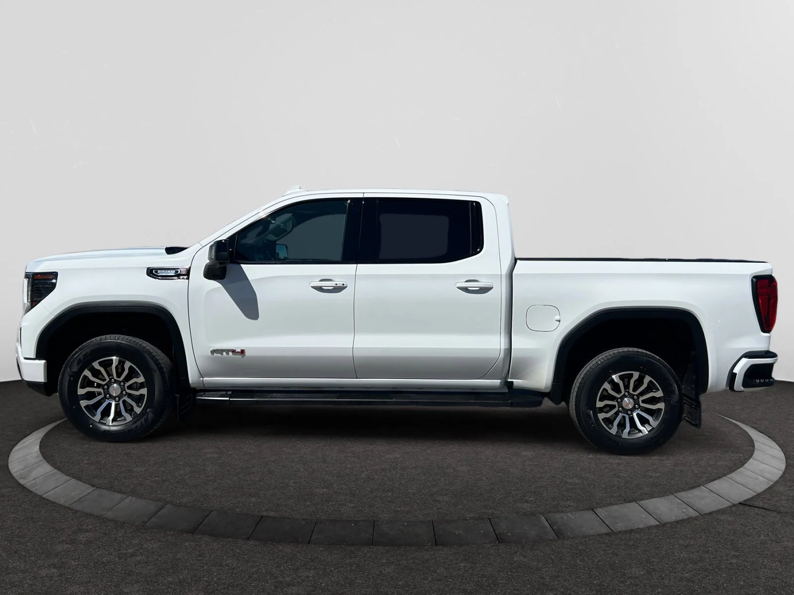 Used 2023 White GMC AT4 Crew Cab image 2