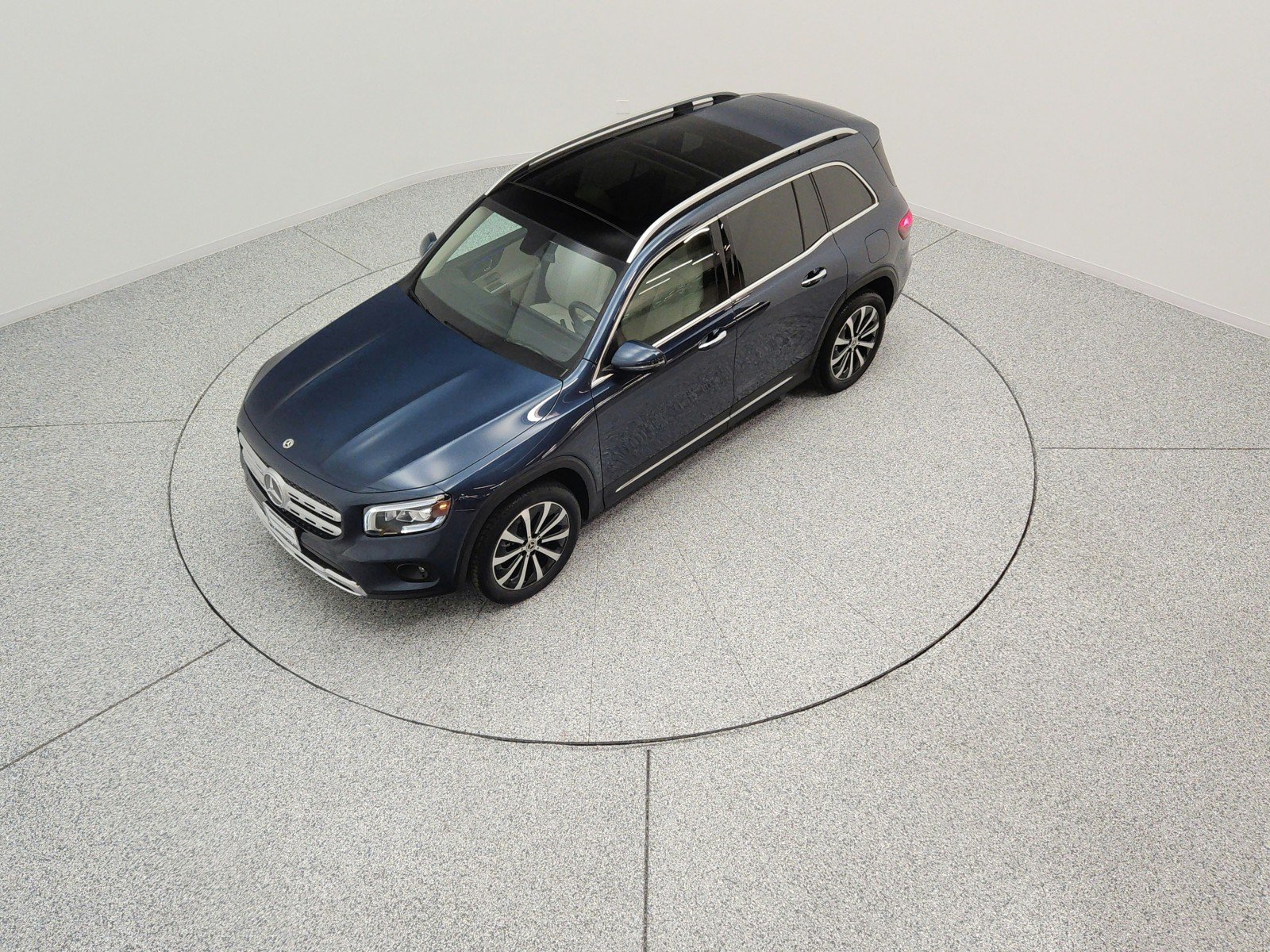 Used 2023 Denim Blue Metallic Mercedes-Benz GLB 250 SUV image 9