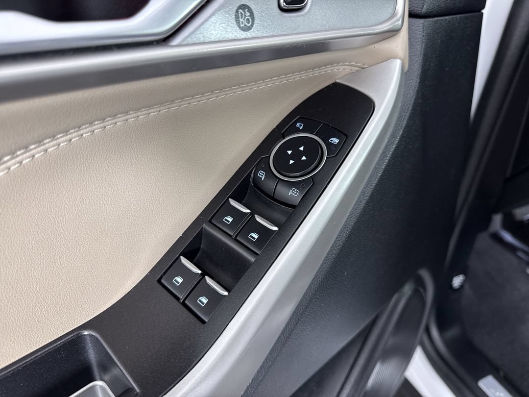 Used 2023 White Ford Limited image 13