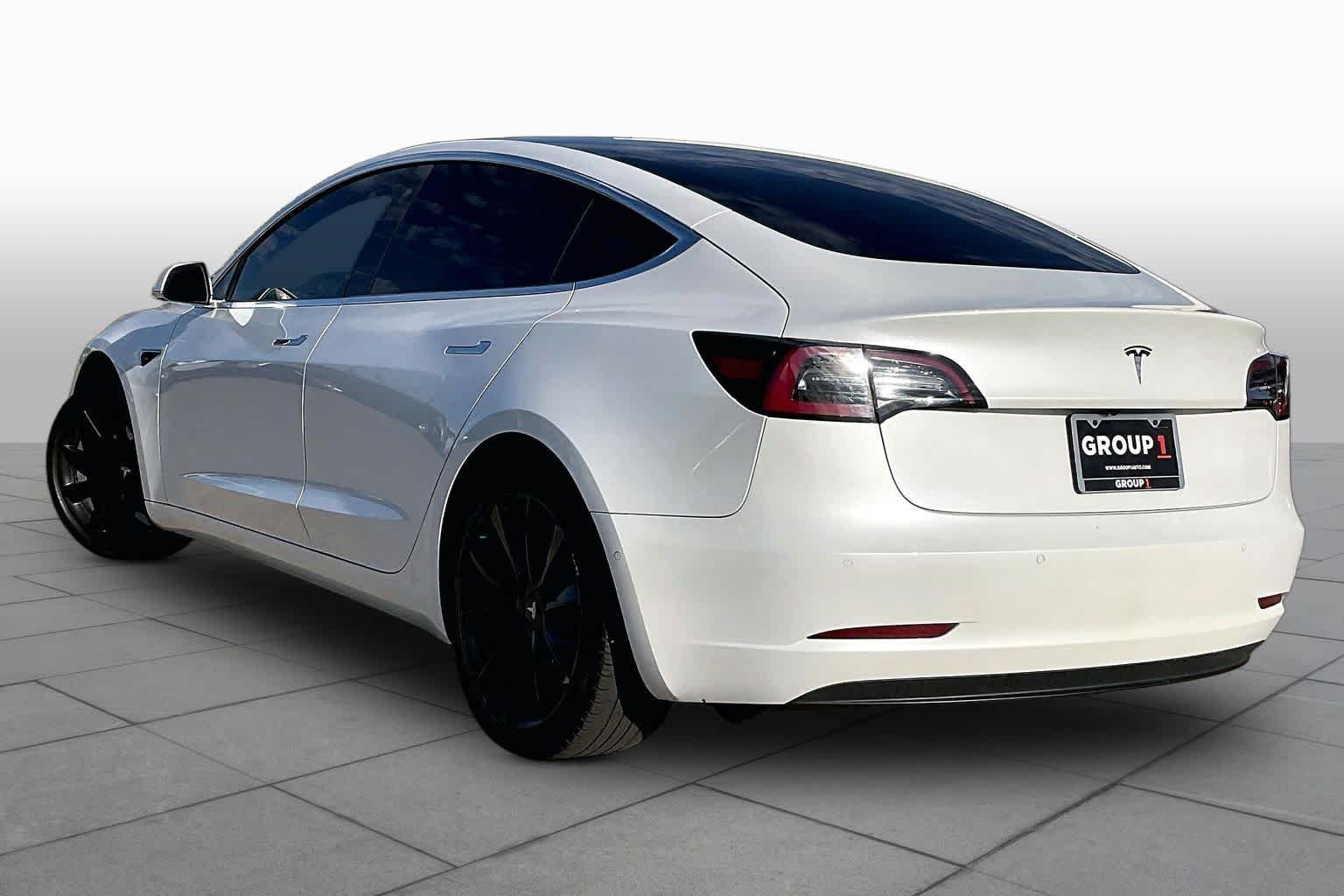 Used 2020 Pearl White Multi-Coat Tesla Standard Range image 9