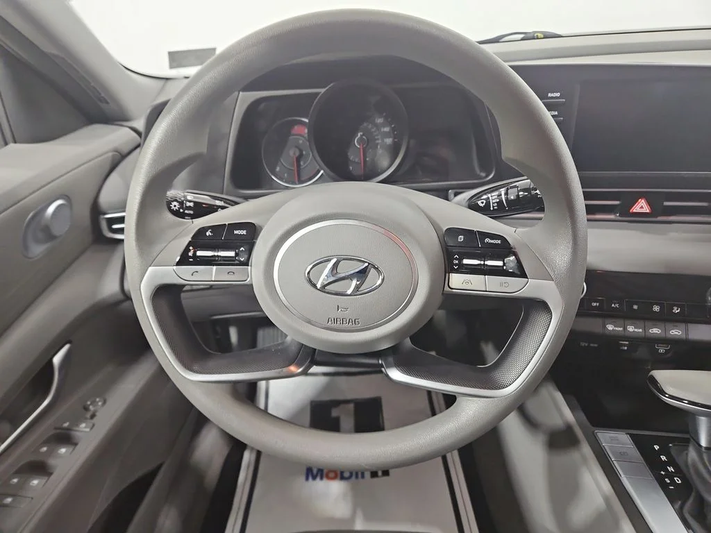 Used 2023 Silver Hyundai SEL image 15
