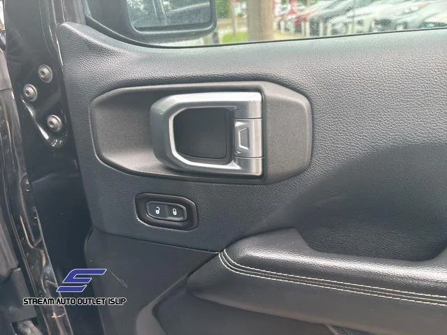Used 2018 Black Jeep Unlimited Sahara image 13