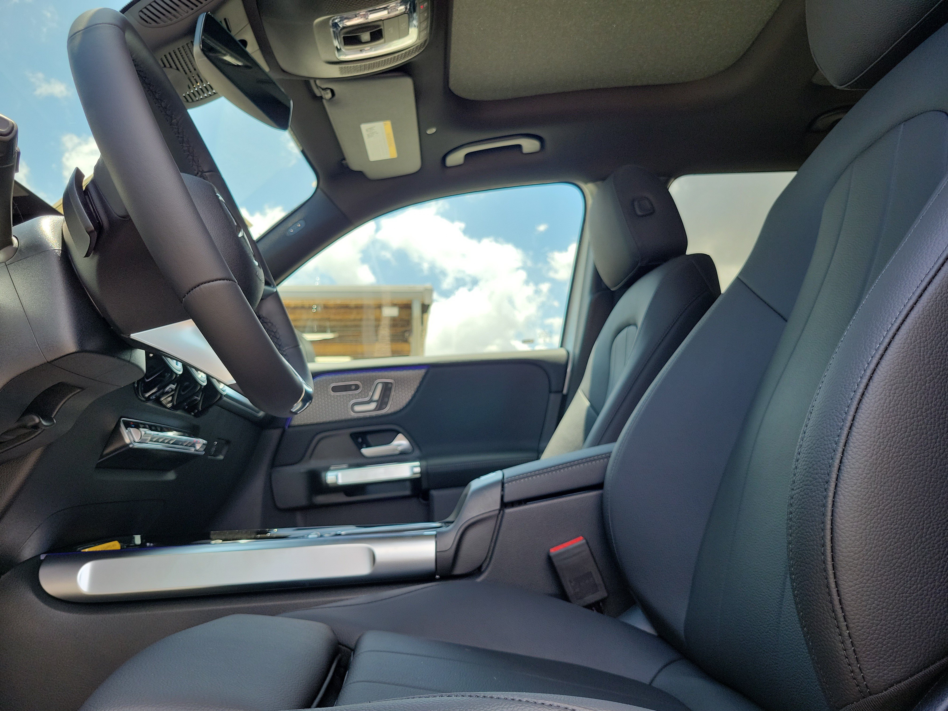 New 2026 Polar White Mercedes-Benz GLB 250 image 55