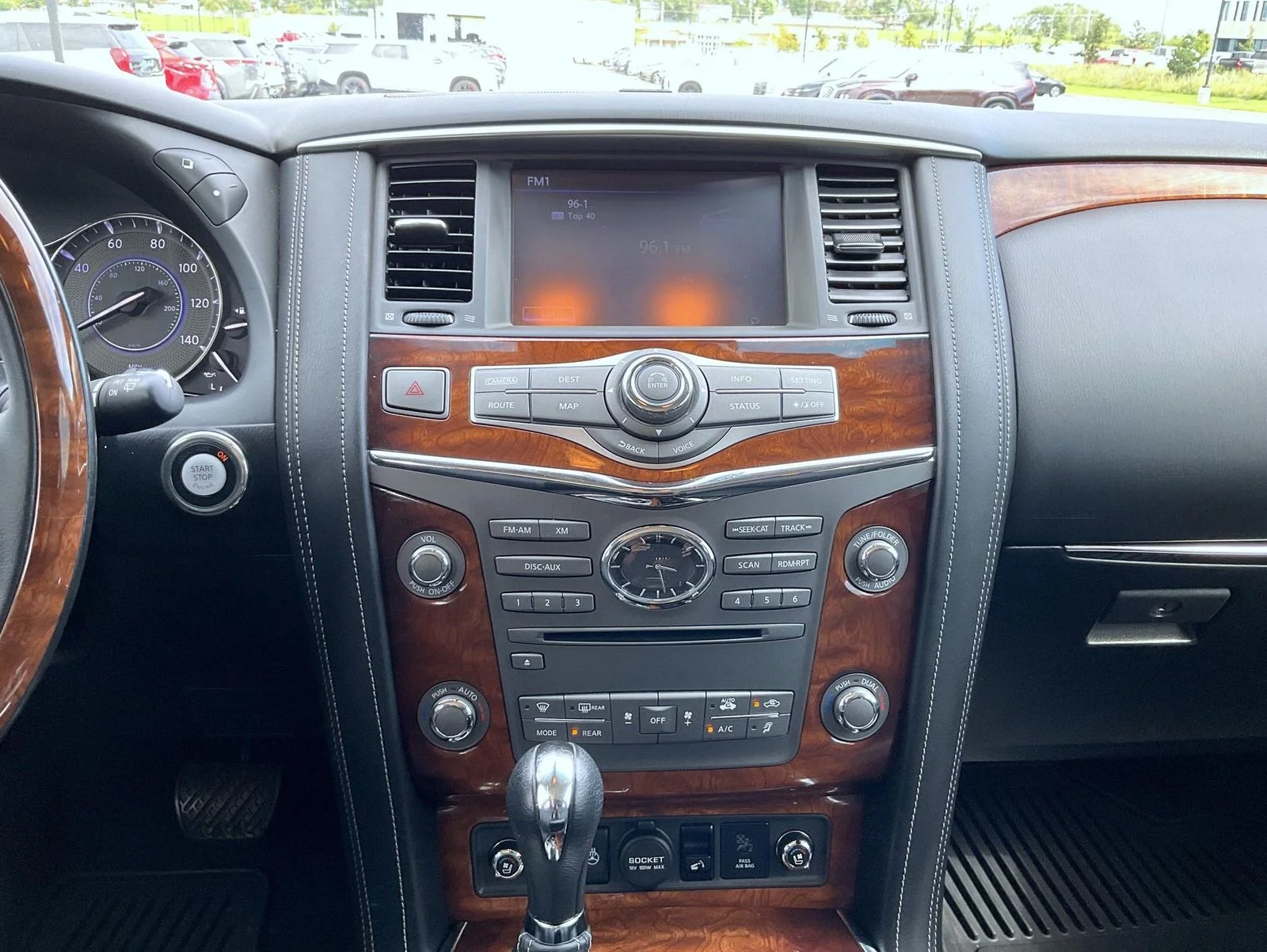 Used 2017 White INFINITI Base image 13