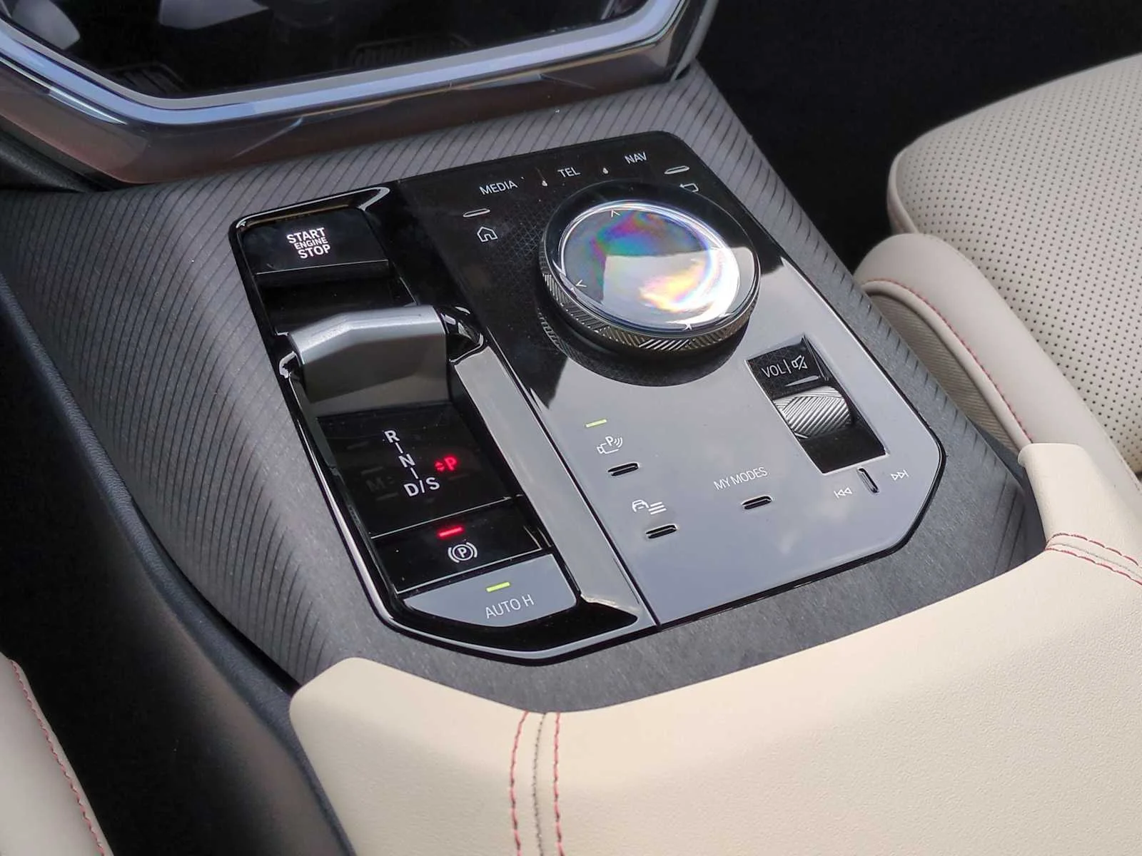 New 2026 Mineral White Metallic BMW 30 xDrive image 33