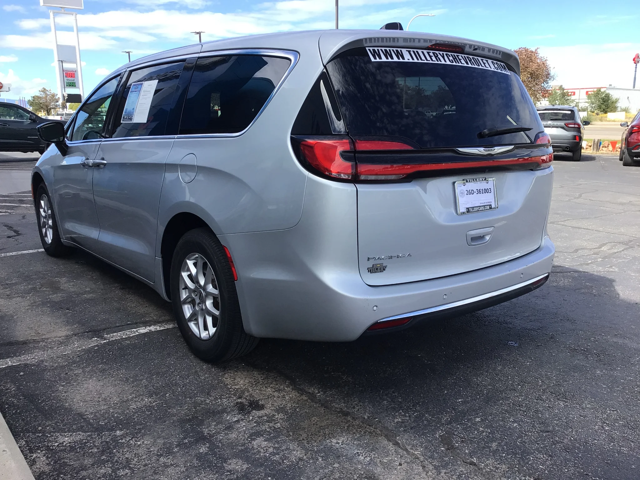 Used 2024 Silver Mist Clearcoat Chrysler Touring L image 4