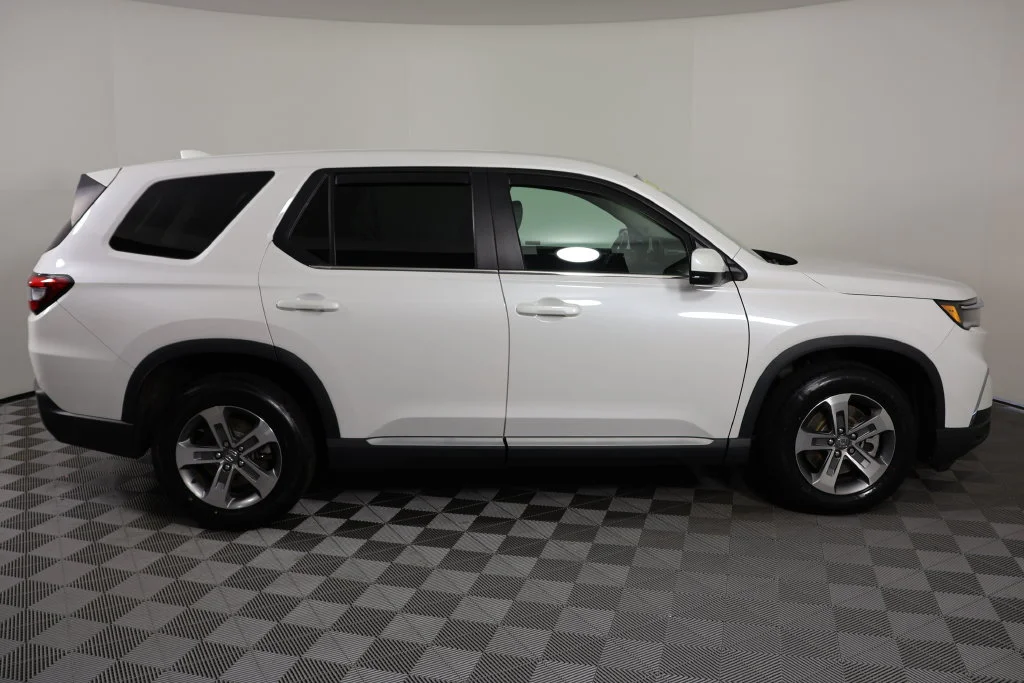 Used 2023 Platinum White Pearl Honda EX-L image 9